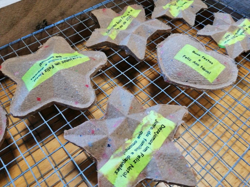 FAZ com as tuas mos molda polpa de papel reciclado com moldes impressos em 3d - Maker Faire Lisbon